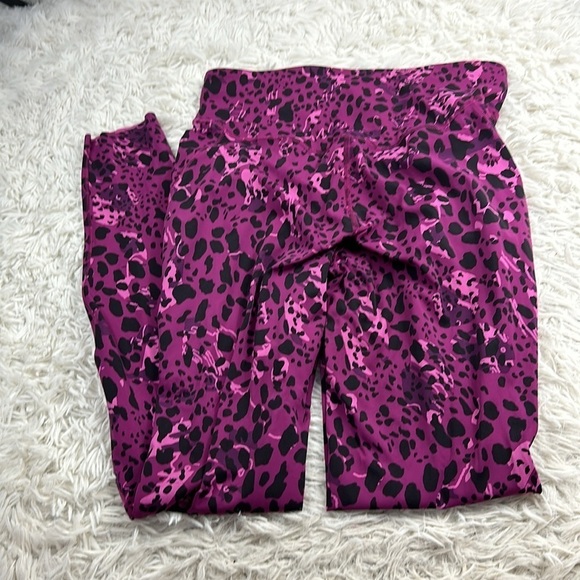Lululemon Base Pace High-Rise Tight 31" Cheetah Camo Magenta Purple Multi - Picture 5 of 6